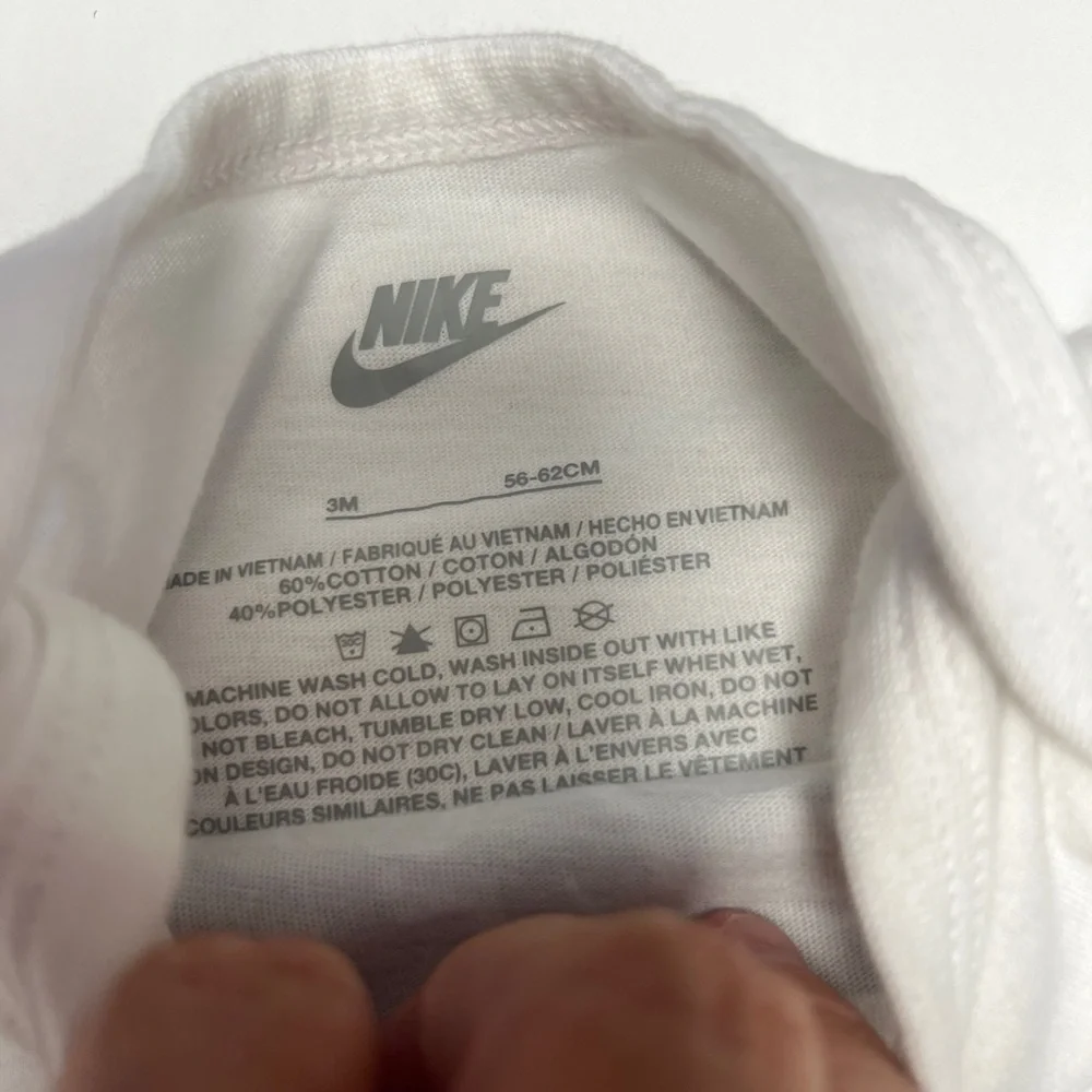 Nike onesie‎